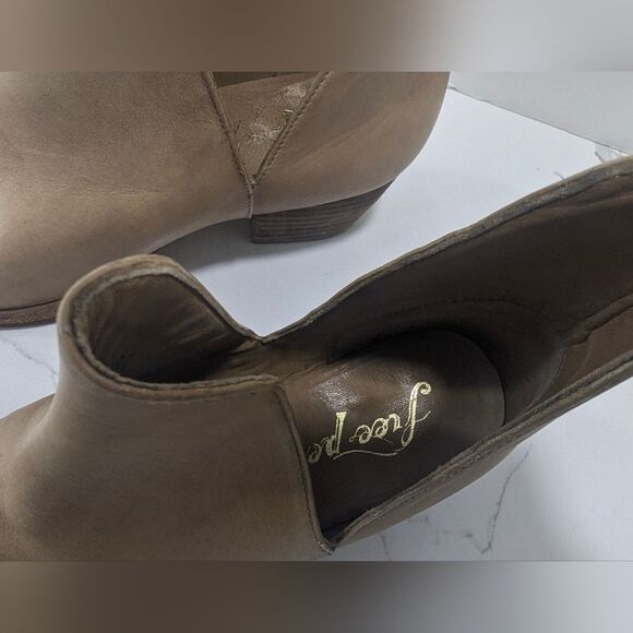 Free People Charm Double V Ankle Boot butterfly soft western Leather Tan sz 7.5 - Picture 8 of 13